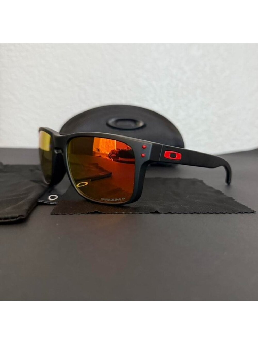 Oo9102 Oakley Holbrook Prizm Ruby Prizm polarized sunglasses